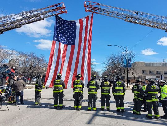 Zmarł chicagowski strażak ranny w pożarze w Rogers Park