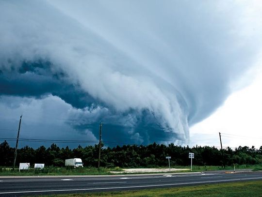 Zniszczenia po środowych tornadach w rejonie Chicago