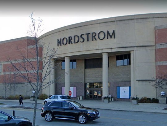 Zuchwała kradzież z Nordstrom w Skokie