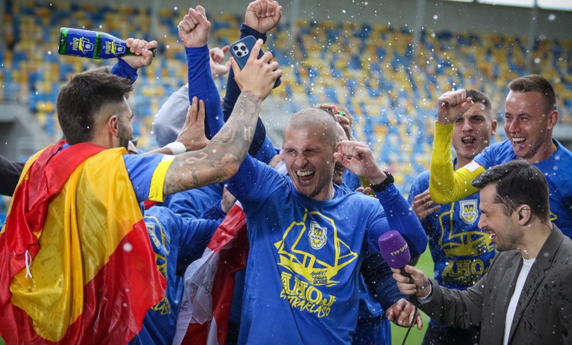 1. liga piłkarska - Arka po pięciu latach wraca do ekstraklasy, ciekawie za jej plecami