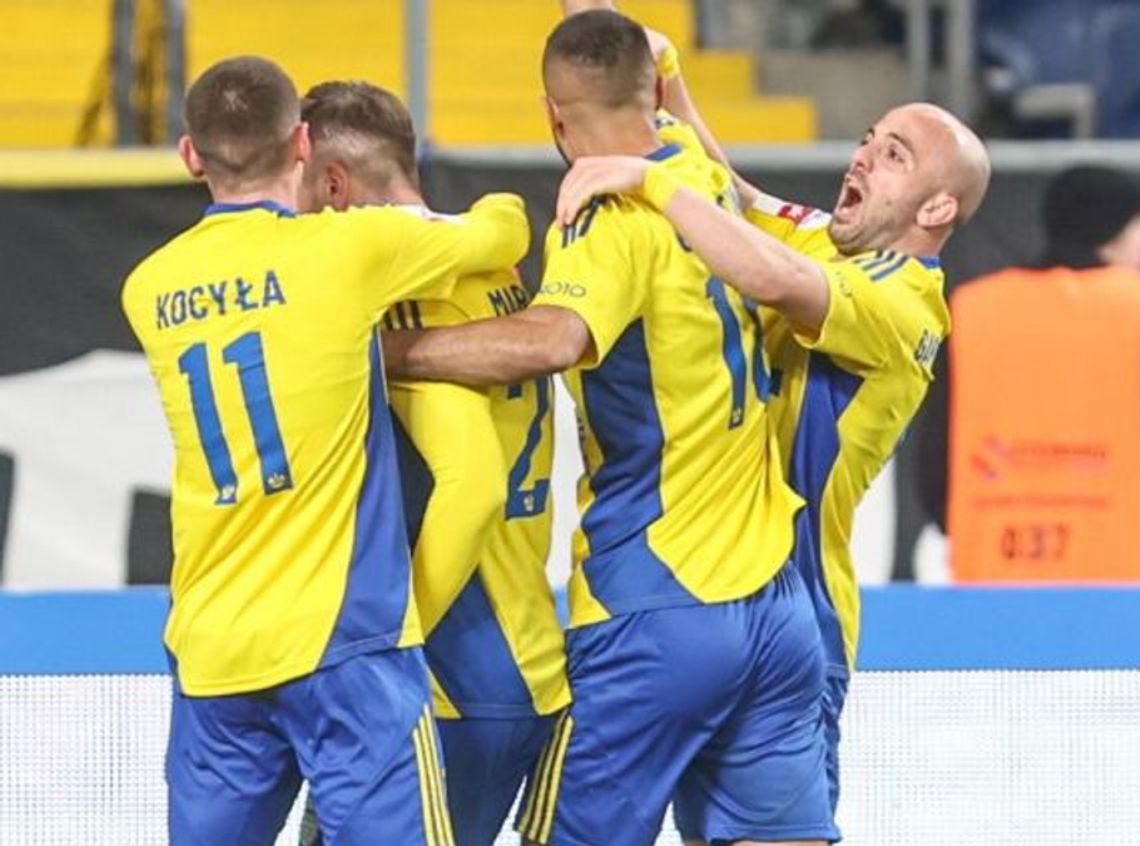 1. liga piłkarska - Arka wygrała w Chorzowie i jest liderem