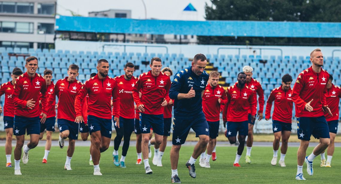 1. liga piłkarska - na starcie utytułowane kluby i potężny beniaminek