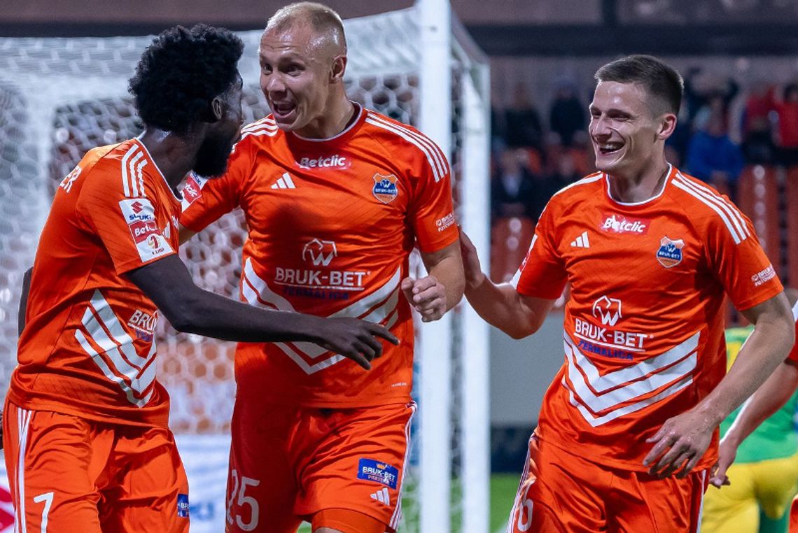 1. liga piłkarska - Termalica o krok od awansu. Warta i Stal Stalowa Wola zdegradowane