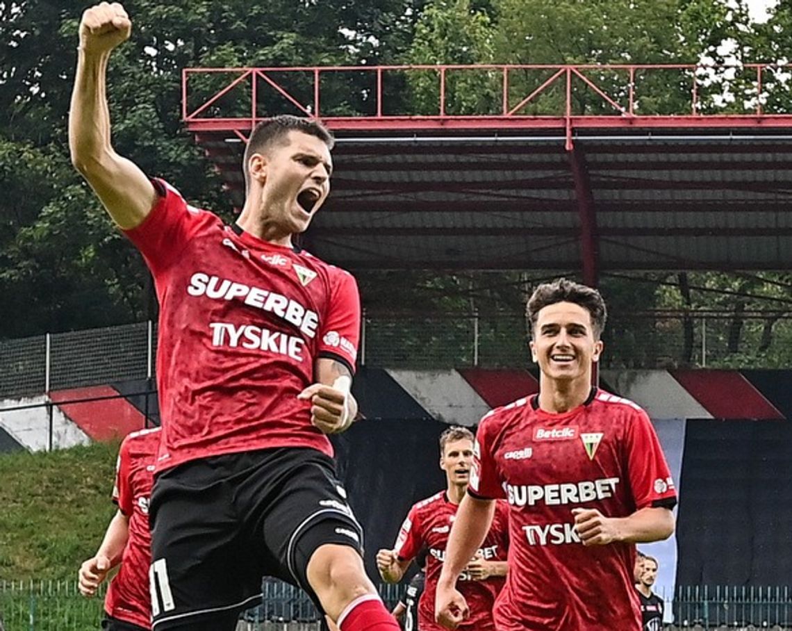 1. liga piłkarska - trzy drużyny z kompletem punktów 1. liga piłkarska - trzy drużyny z kompletem punktów