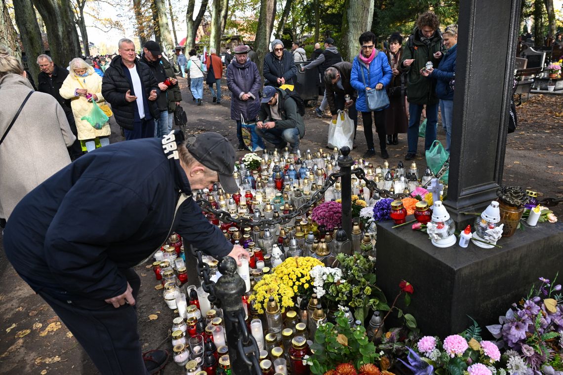 1 listopada w Kościele katolickim przypada uroczystość Wszystkich Świętych 1 listopada w Kościele katolickim przypada uroczystość Wszystkich Świętych