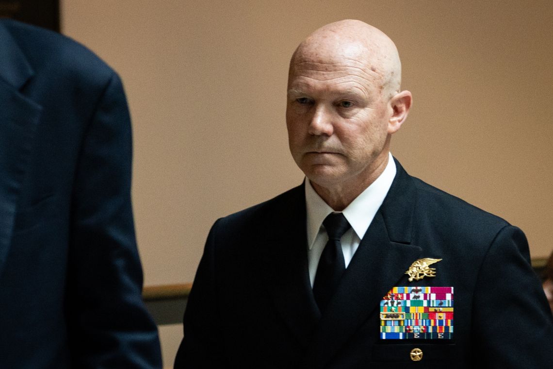 Admirał Bradley poinformował członków Kongresu o budzącym kontrowersje ataku na rozbitków Admirał Bradley poinformował członków Kongresu o budzącym kontrowersje ataku na rozbitków