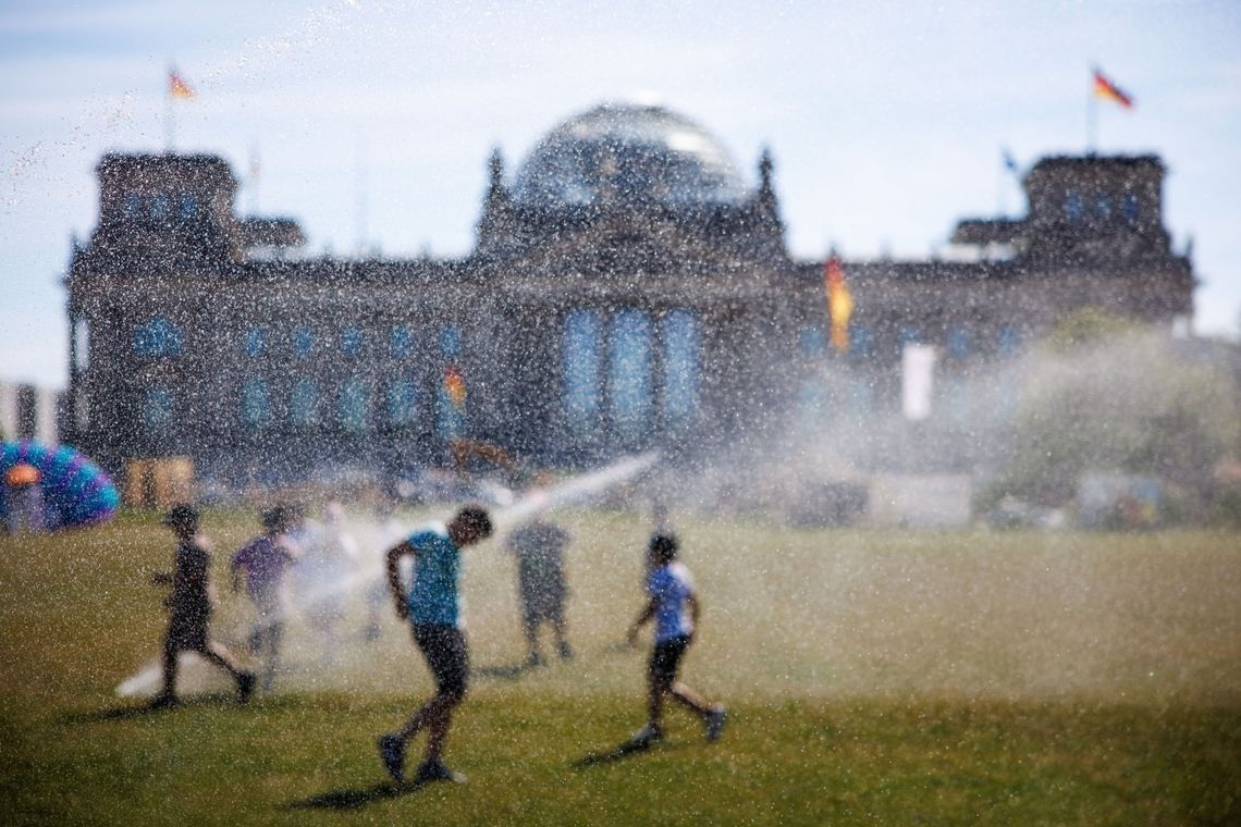 AFP: co najmniej 94 mln osób w Europie doświadczy w środę temperatur powyżej 35 stopni Celsjusza AFP: co najmniej 94 mln osób w Europie doświadczy w środę temperatur powyżej 35 stopni Celsjusza