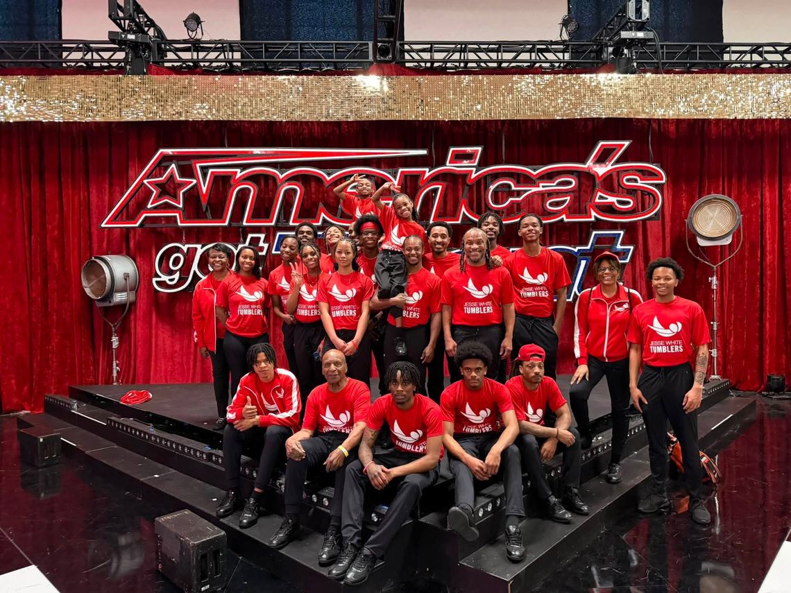 Akrobaci Jessego White’a z Chicago zachwycili jurorów America’s Got Talent (WIDEO) Akrobaci Jessego White’a z Chicago zachwycili jurorów America’s Got Talent (WIDEO)
