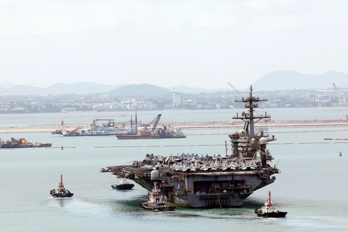 Amerykański lotniskowiec USS Abraham Lincoln zawinął do portu po 286 dniach na morzu
