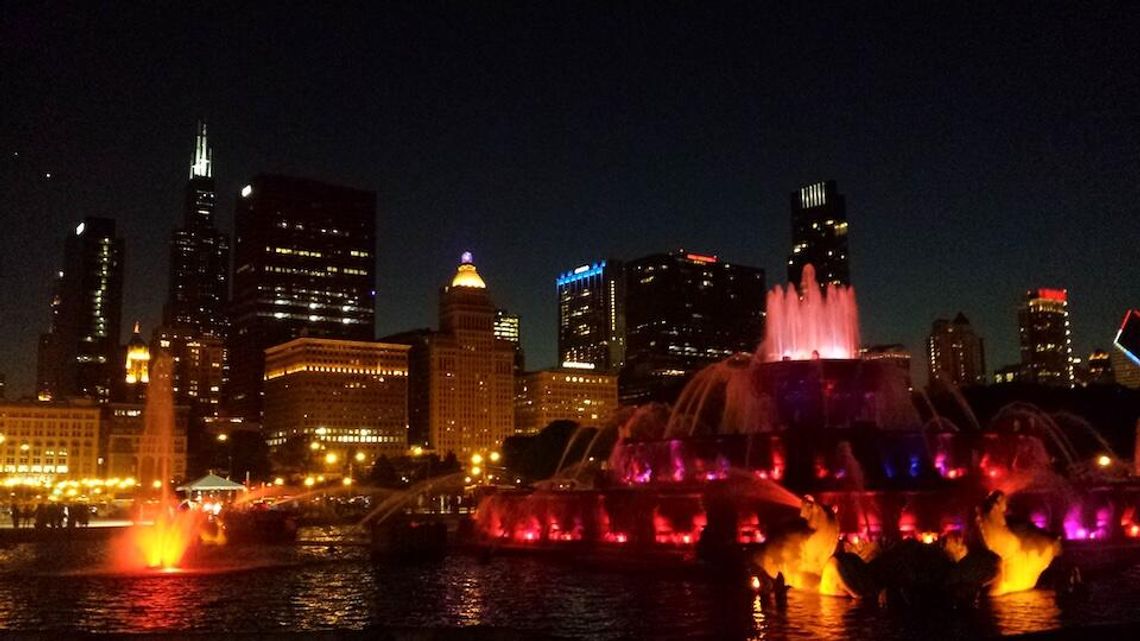 Atak nożowniczy niedaleko Fontanny Buckinghama w centrum Chicago