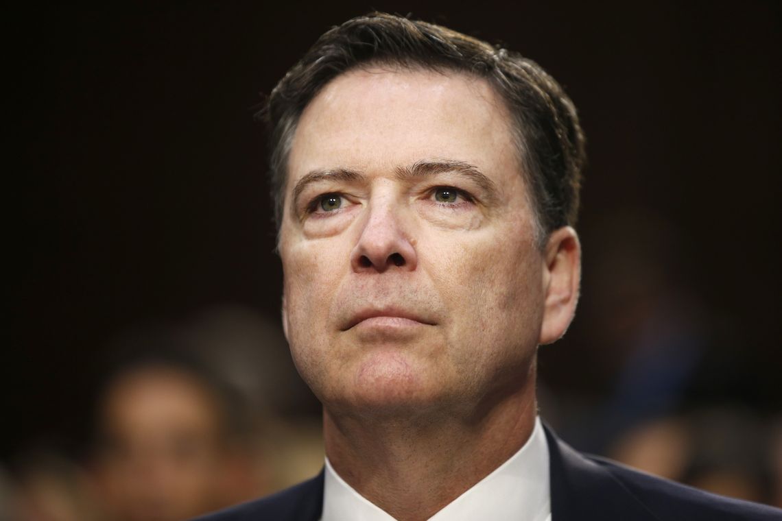 B. szef FBI Comey z zarzutem grożenia zabicia prezydenta