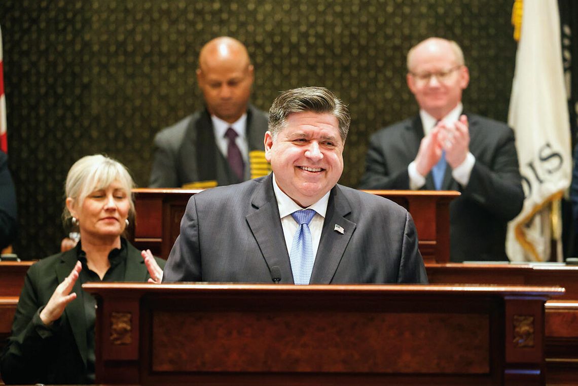 Bez podwyżki podatków i z ostrą krytyką administracji Trumpa – gubernator Pritzker przedstawił orędzie budżetowe i o stanie Illinois