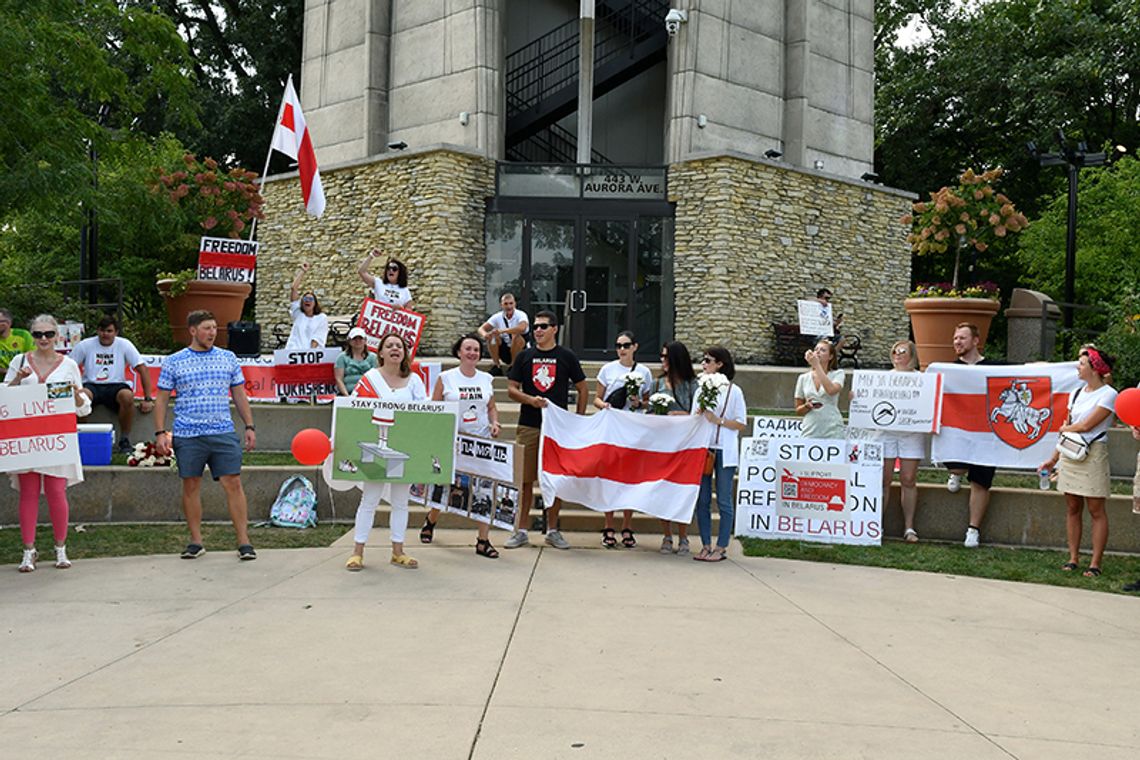 Białoruskie protesty na przedmieściach Chicago. Tragiczne wspomnienia i symbole narodowe w Naperville 