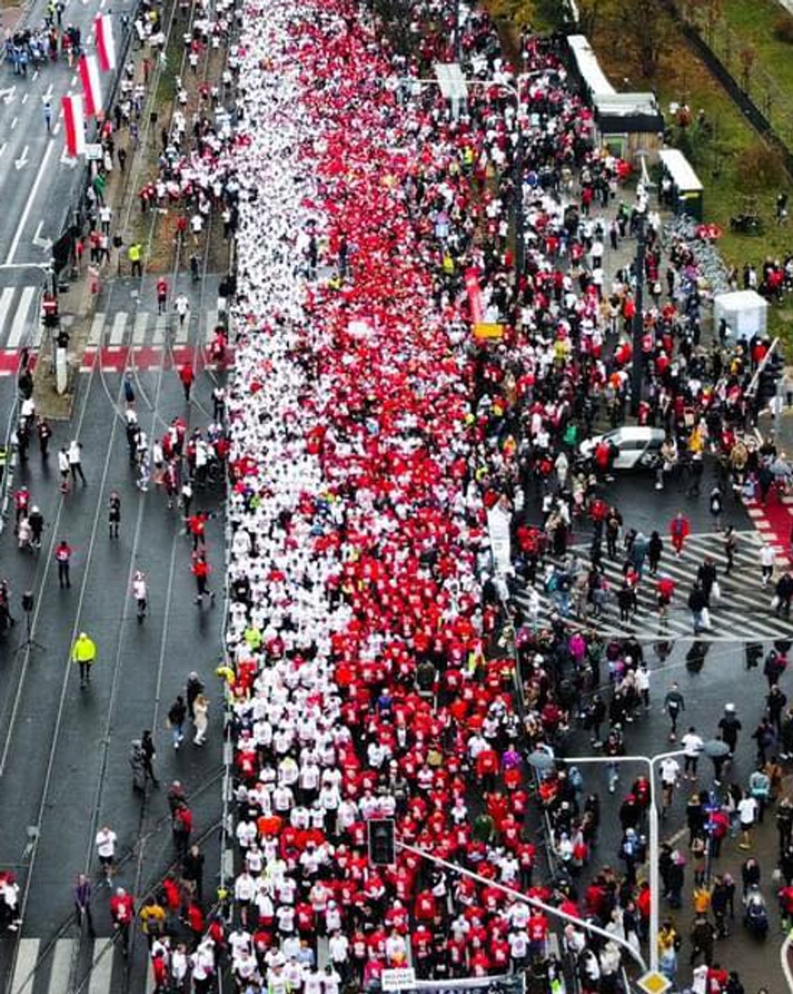 Bieg Niepodległości w Warszawie - kilkanaście tysięcy uczestników uczciło święto narodowe