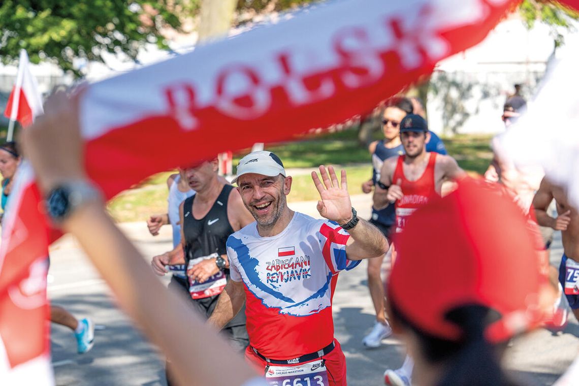 Biegali i kibicowali w barwach biało-czerwonych. Polacy i Polonia na trasie Chicagowskiego Maratonu