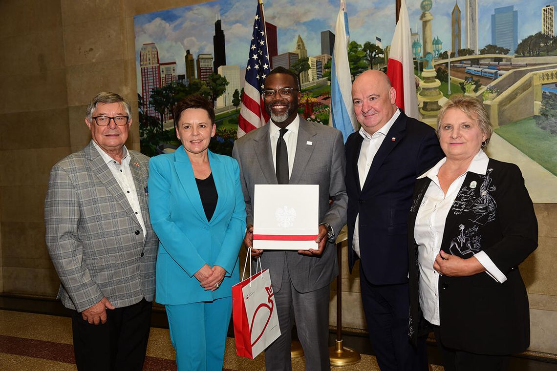 Burmistrz Chicago Brandon Johnson uhonorował Polonię Burmistrz Chicago Brandon Johnson uhonorował Polonię