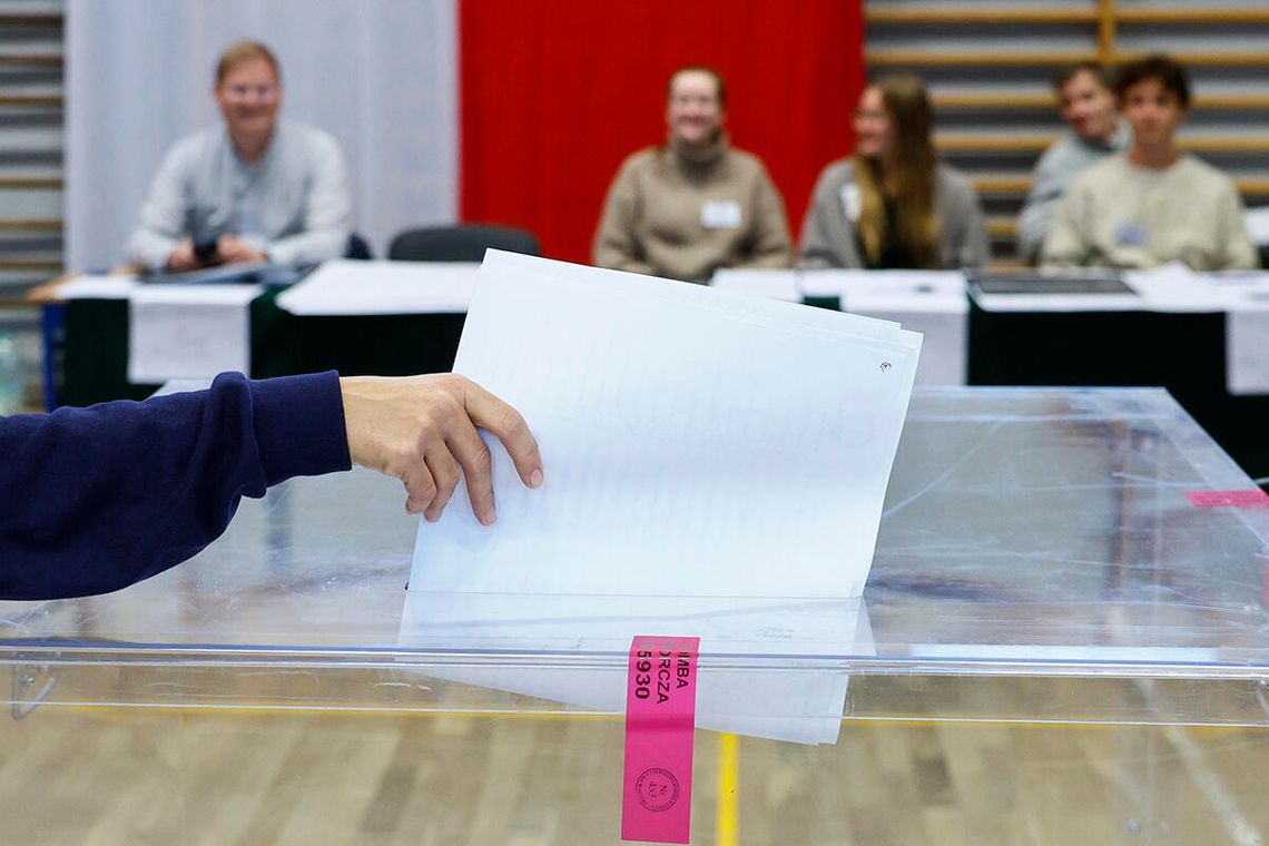 CBOS: 60 proc. badanych uważa, że nieprawidłowości wyborcze nie wpłynęły na wygraną Nawrockiego