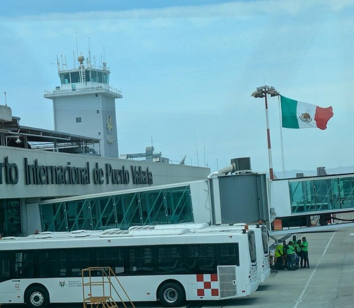 Chaos i niepewność wśród podróżujących do Meksyku, odwołane loty również z Chicago