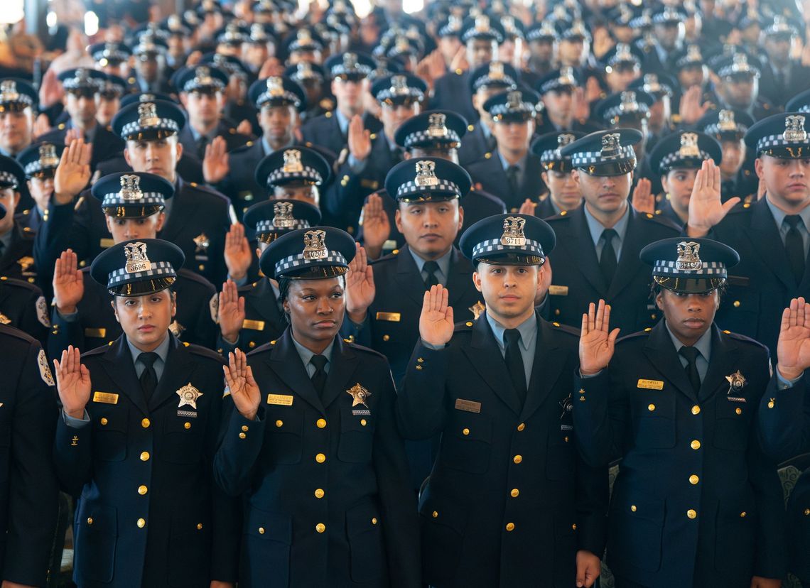 Chicago ma dwustu nowych policjantów, a 16. dystrykt policji w Jefferson Park – nowego komendanta