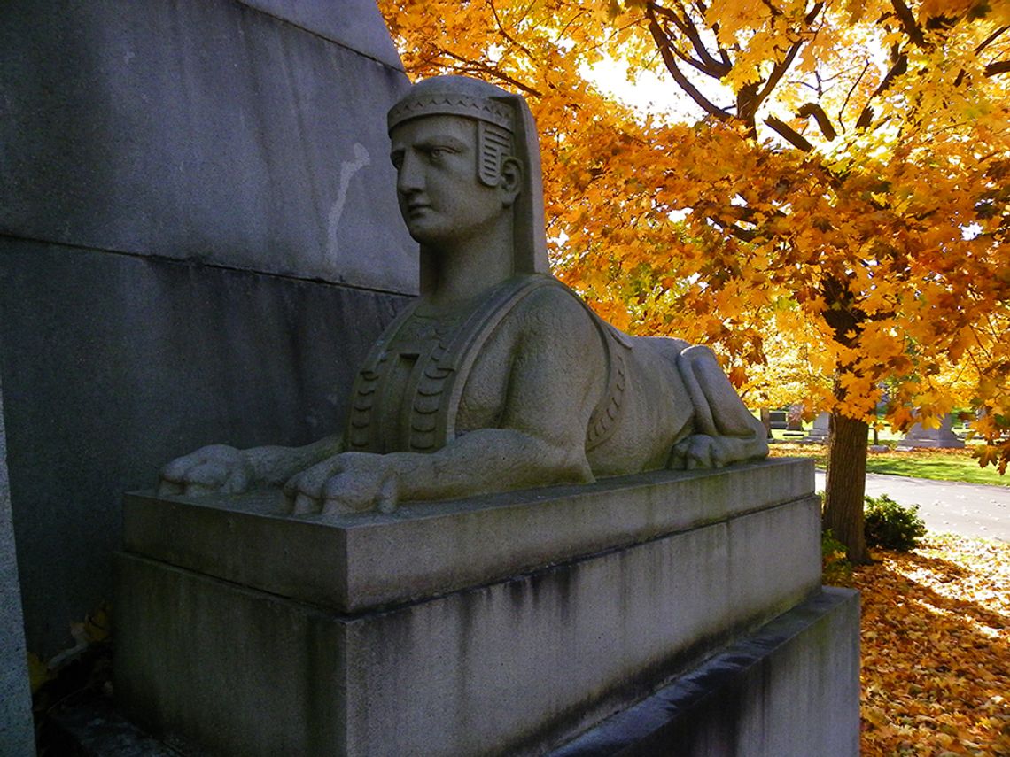 Chicago ma swoje Powązki. Niezwykły urok cmentarza Graceland w obiektywie Ewy Malcher