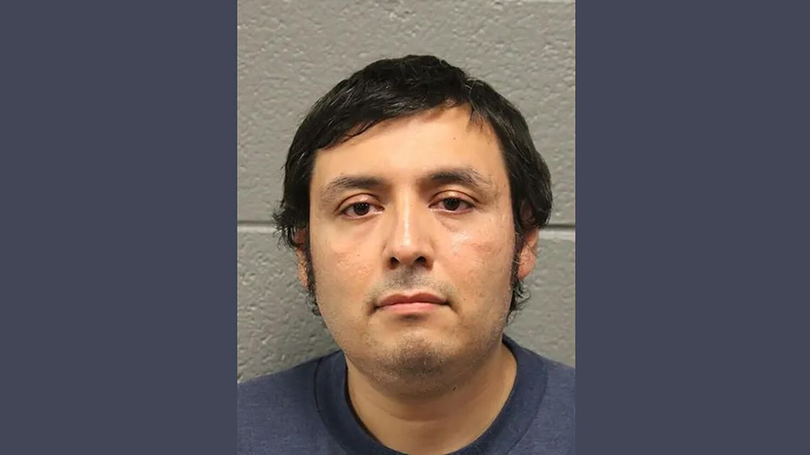 Chicagowianin oskarżony o przestępstwa z nienawiści za swastyki i antyimigracyjne hasła na budynkach