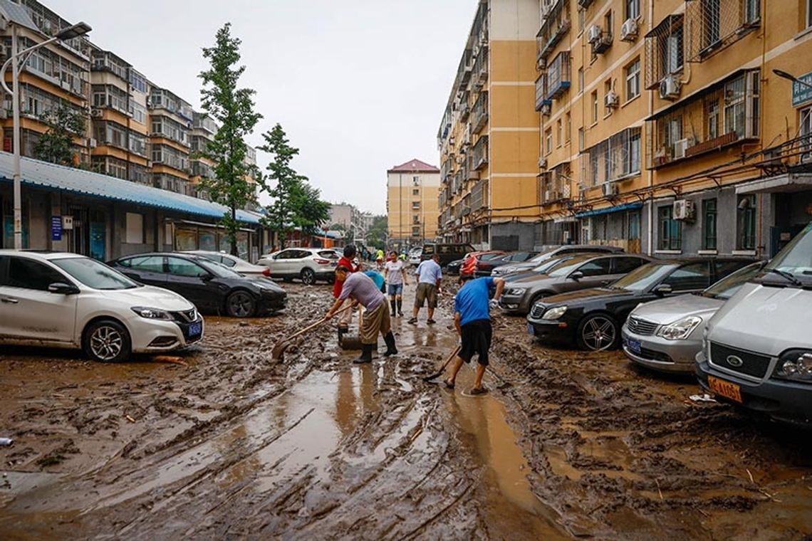 Chiny. Największe opady deszczu w Pekinie od 140 lat; w powodziach zginęło 20 osób (WIDEO)