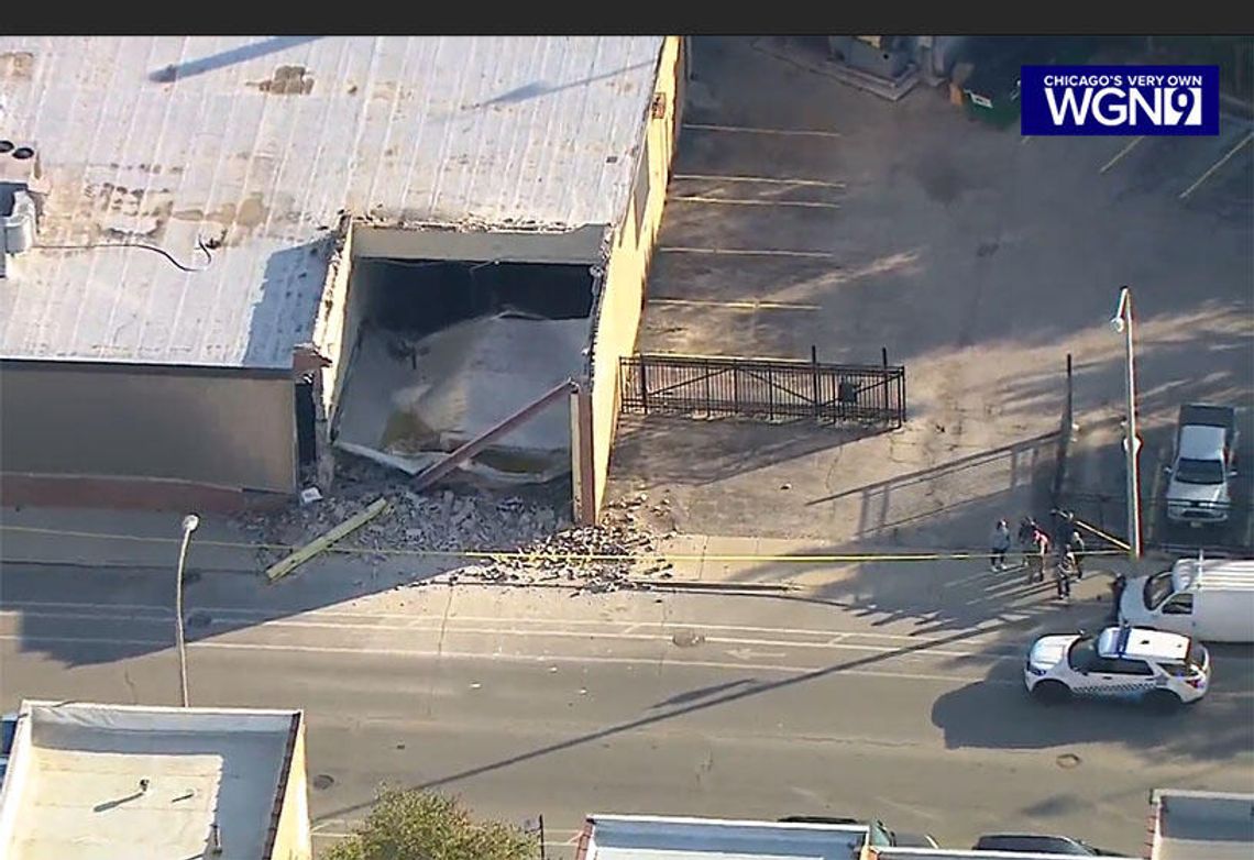 Ciężarówka uderzyła w budynek przemysłowy w Jefferson Park, zawaliła się część dachu (WIDEO) Ciężarówka uderzyła w budynek przemysłowy w Jefferson Park, zawaliła się część dachu (WIDEO)