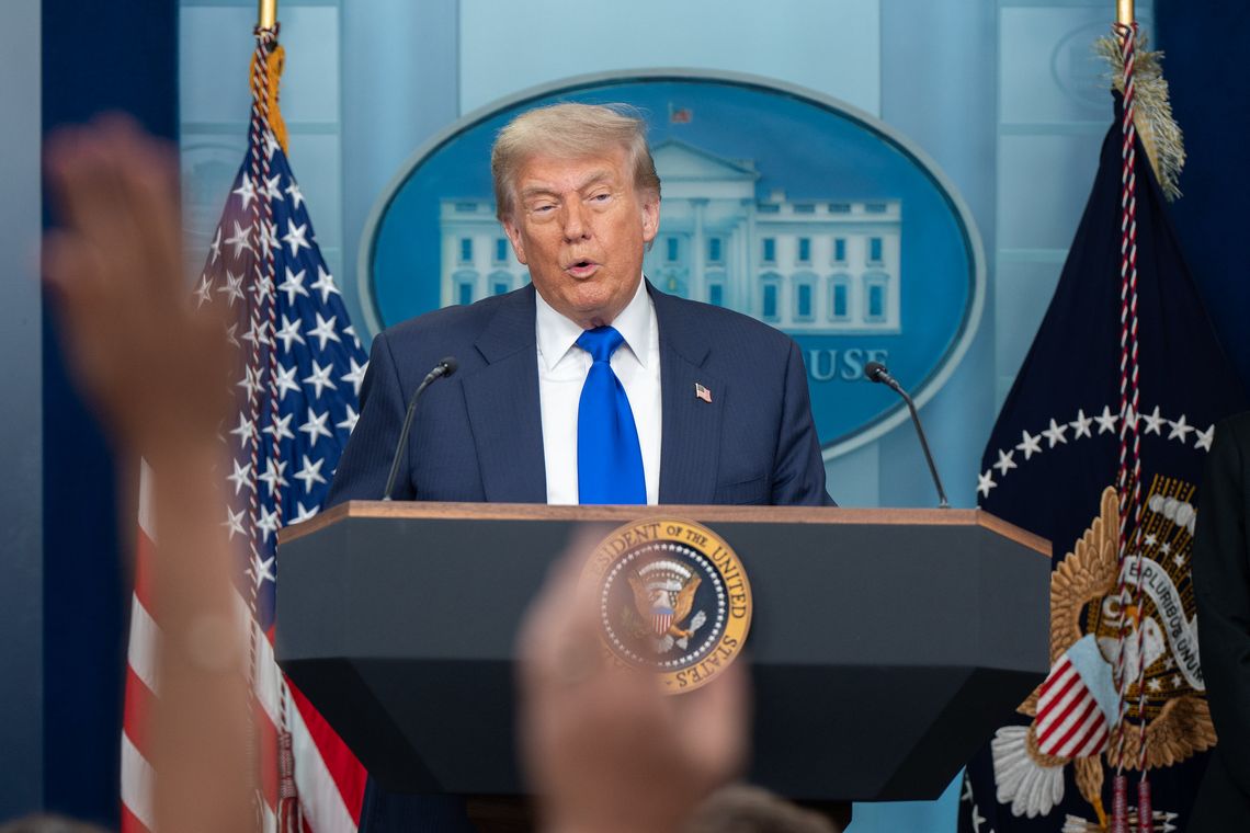 CNN: Trump powiedział, że zagroził zbombardowaniem Moskwy, jeśli Putin zaatakuje Ukrainę