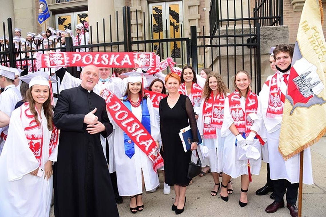 „Czasu nie da się zatrzymać”. Msza graduacyjna w kościele pw. Trójcy Świętej