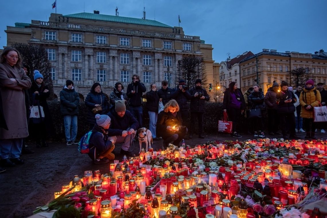 Czechy. Trwa żałoba narodowa po śmierci 14 osób w strzelaninie na Uniwersytecie Karola