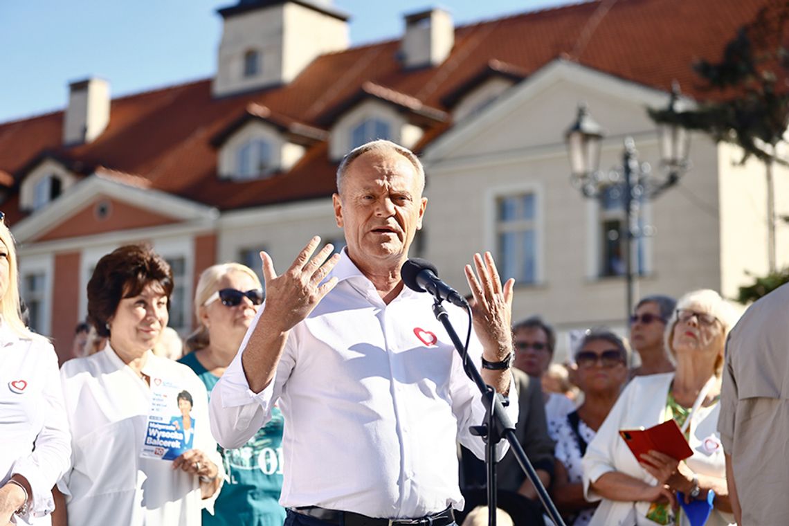 D. Tusk: przykre, że tyle lat po upadku komunizmu, kwestie takie, jak prawa kobiet i demokracja stały się punktami sporu