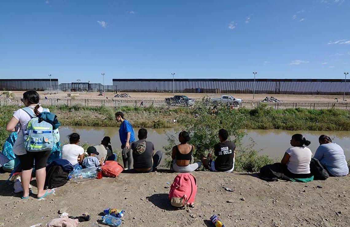 Delegacja Chicago i Illinois ostrzega migrantów na granicy Teksasu, aby nie jechali na północ kraju