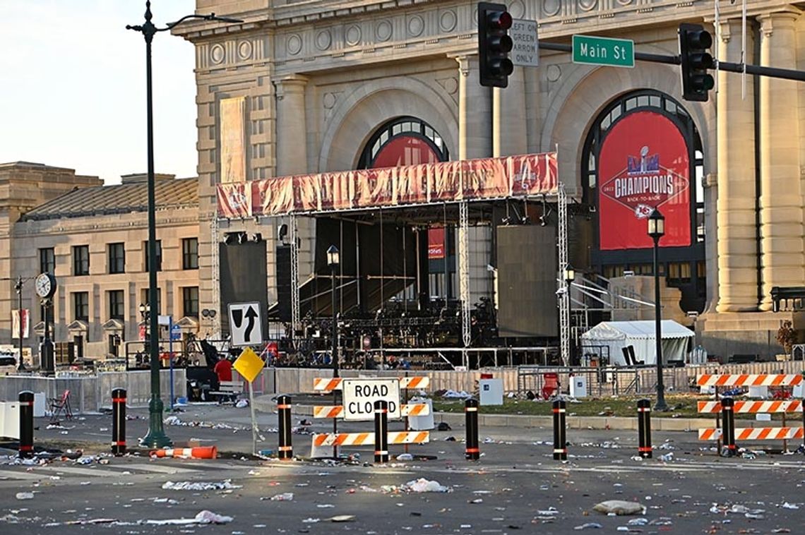 Do 21 wzrosła liczba rannych w strzelaninie w Kansas City, jedna osoba nie żyje (WIDEO)