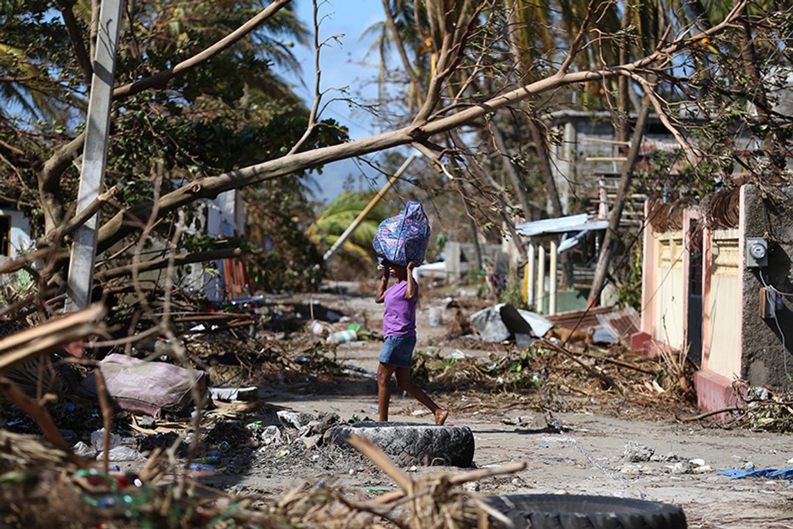 Do 877 wzrósł bilans ofiar huraganu Matthew na Haiti; żywioł powoli słabnie (ZDJĘCIA)