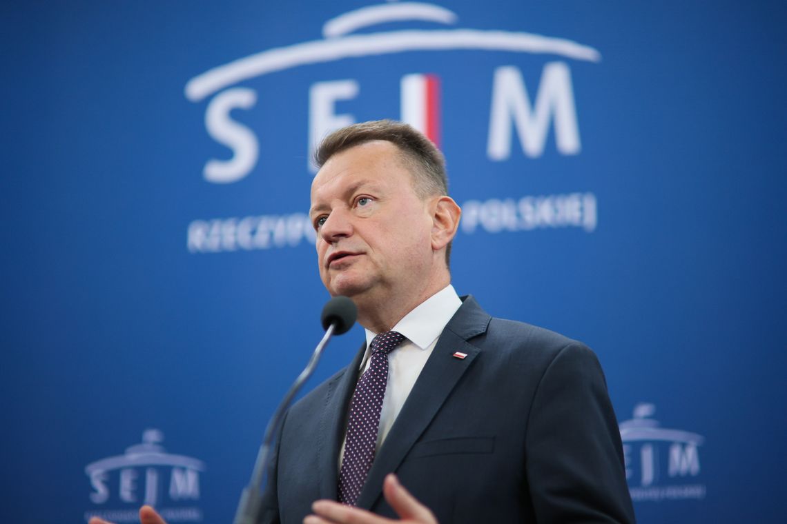 Do sądu trafił akt oskarżenia wobec m.in. Mariusza Błaszczaka ws. odtajnienia części planu „Warta”