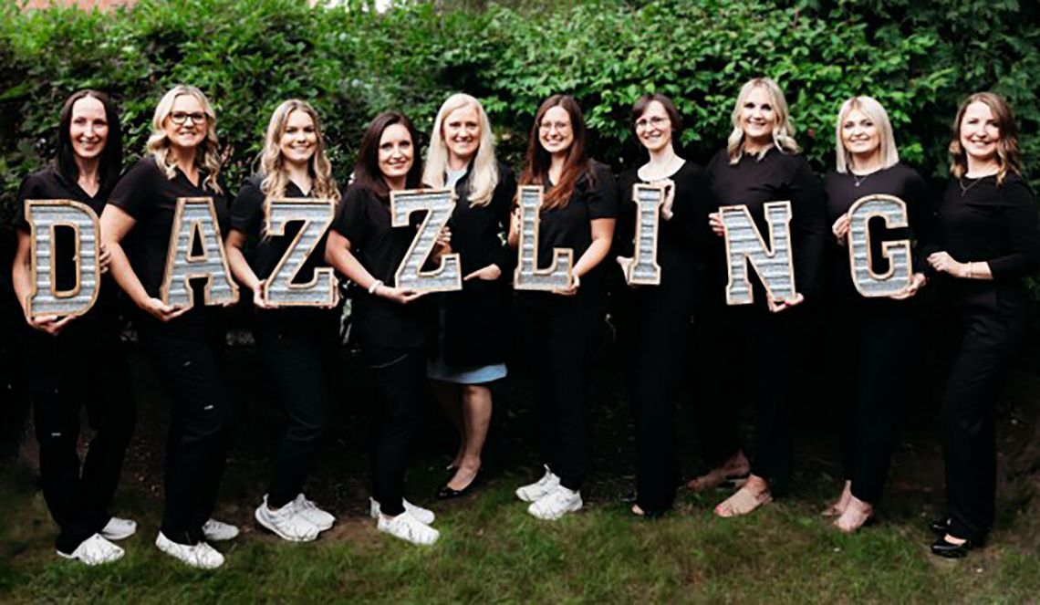 Doktor Małgorzata Radziszewski, właścicielka gabinetów Dazzling Dentistry, zaprasza na świetne czyszczenie zębów.