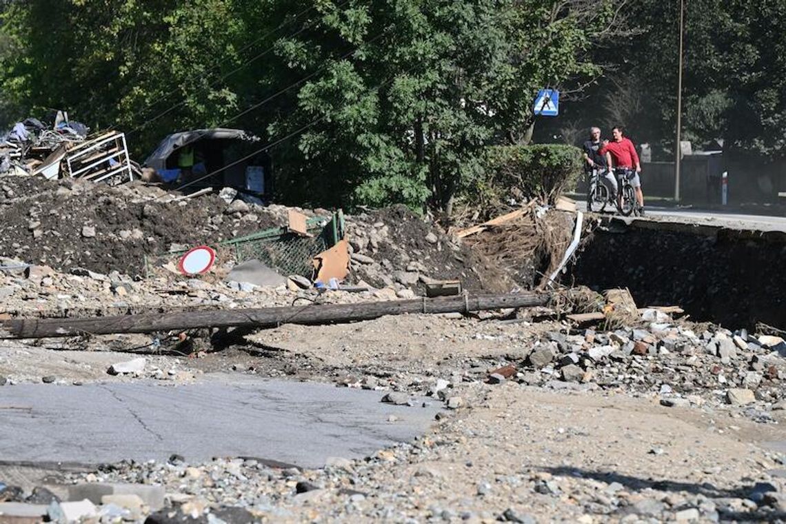 Dolnośląskie. Duże zniszczenia po powodzi w małych wsiach pomiędzy Lądkiem-Zdrojem i Kłodzkiem