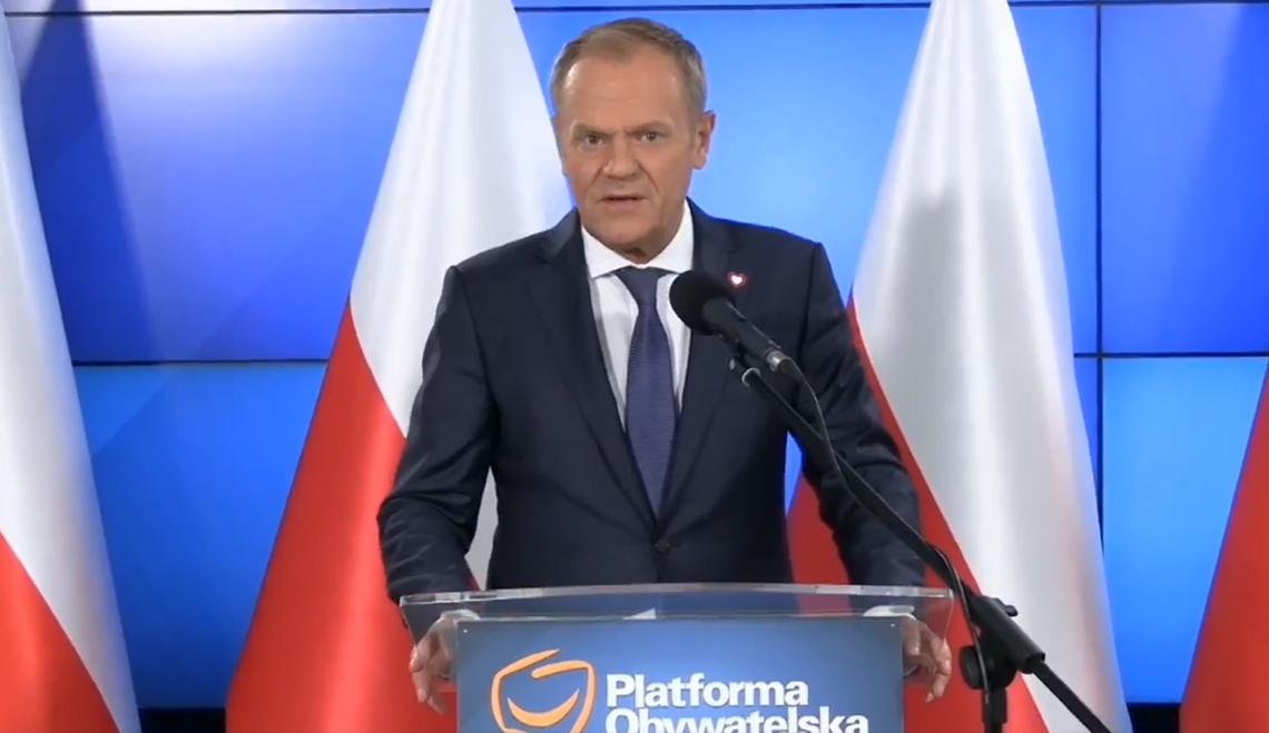 Donald Tusk: zwracam się do oficerów i generałów Wojska Polskiego o zachowanie zimnej krwi i maksimum odpowiedzialności