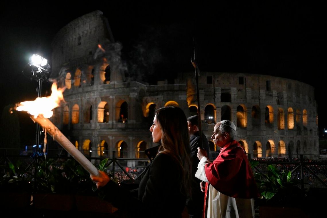Droga Krzyżowa w Koloseum: każda władza odpowie przed Bogiem za rozpętanie wojny
