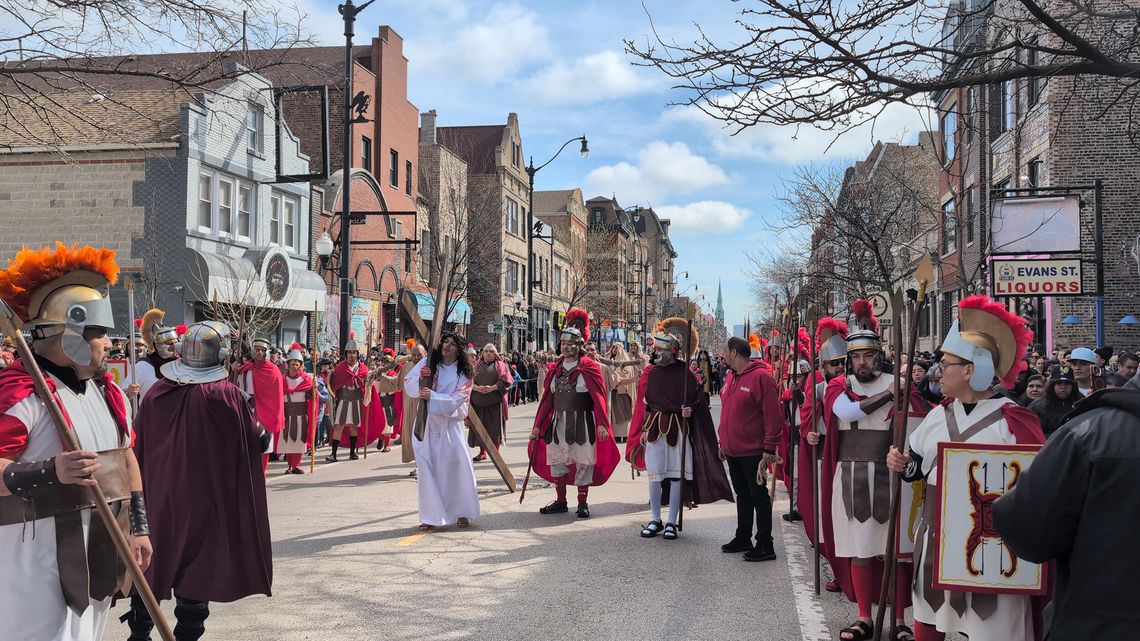 Droga Krzyżowa w chicagowskim Pilsen Droga Krzyżowa w chicagowskim Pilsen