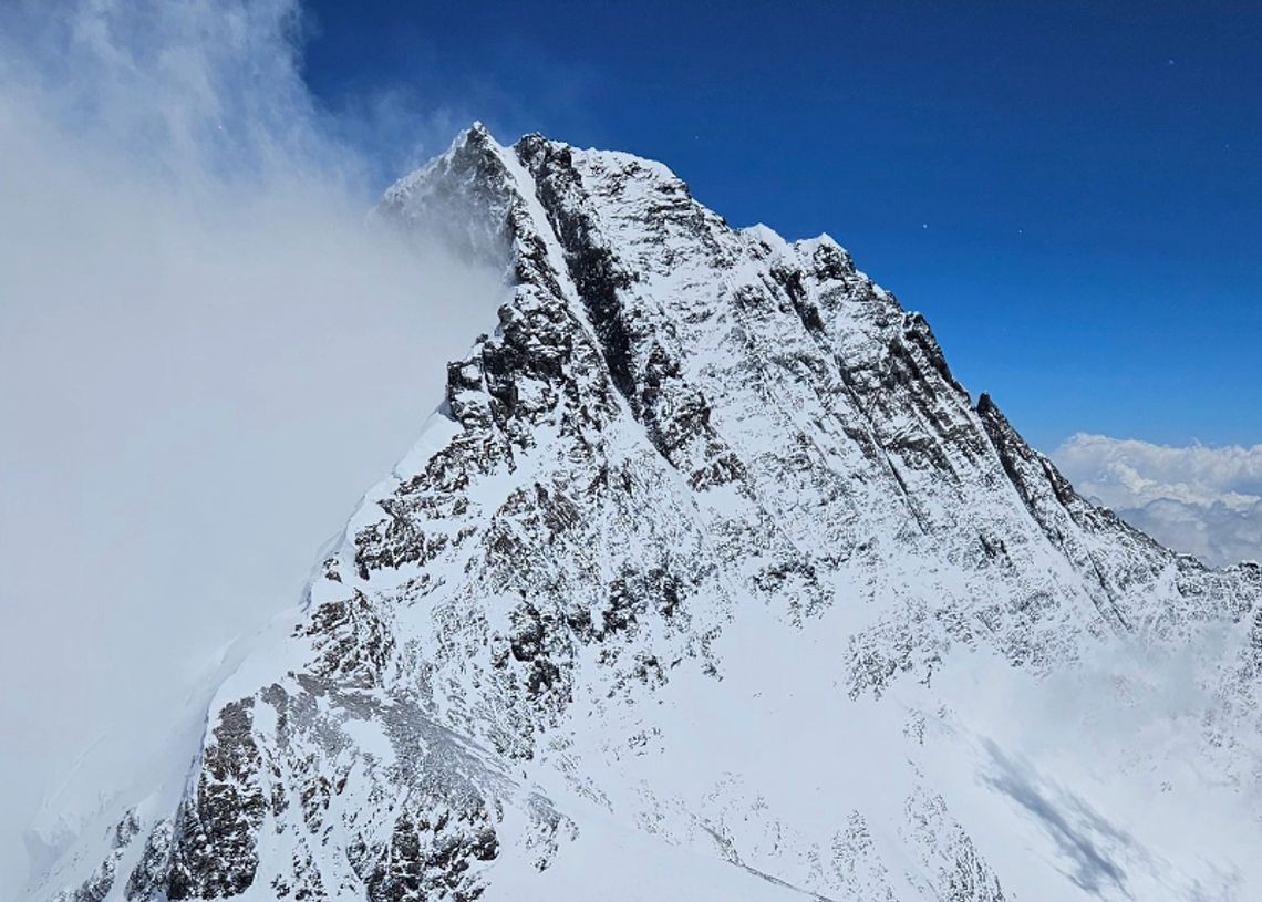 Dwie śmiertelne ofiary wspinaczki na Lhotse