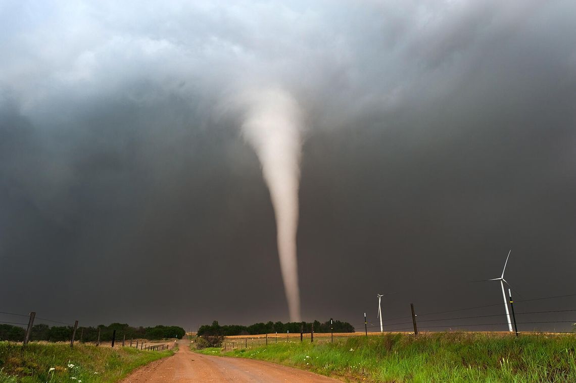 Dziesiątki tysięcy ludzi bez prądu po potężnych burzach i tornadach w Minnesocie