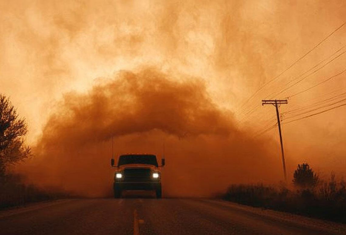 Dziesiątki tysięcy osób bez prądu po przejściu burzy piaskowej w Phoenix (WIDEO)