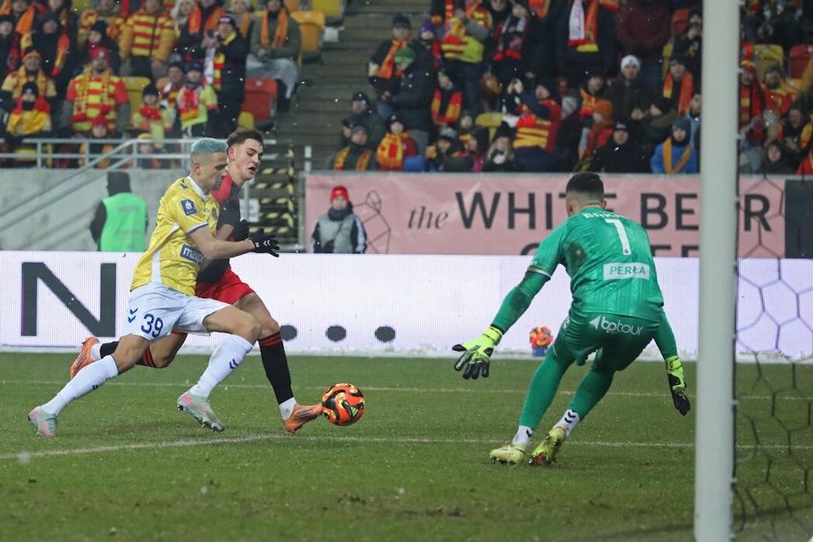 Ekstraklasa - Jagiellonia liderem, emocje w Zabrzu i Gdyni