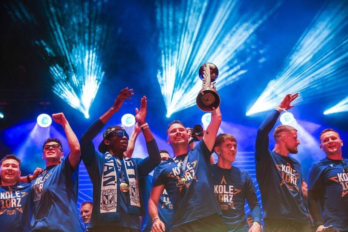 Ekstraklasa - kibice Lecha do późnych godzin nocnych świętowali mistrzostwo Ekstraklasa - kibice Lecha do późnych godzin nocnych świętowali mistrzostwo