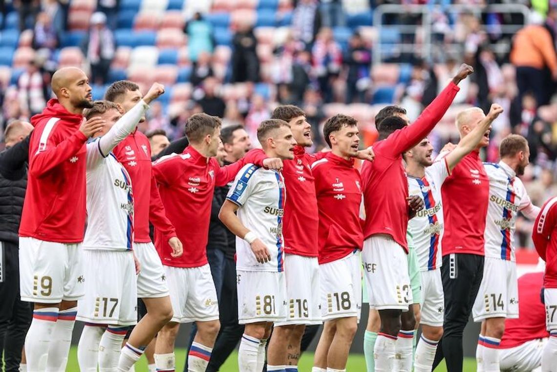 Ekstraklasa - lider z Zabrza nie zwalnia tempa, klasyk na remis Ekstraklasa - lider z Zabrza nie zwalnia tempa, klasyk na remis