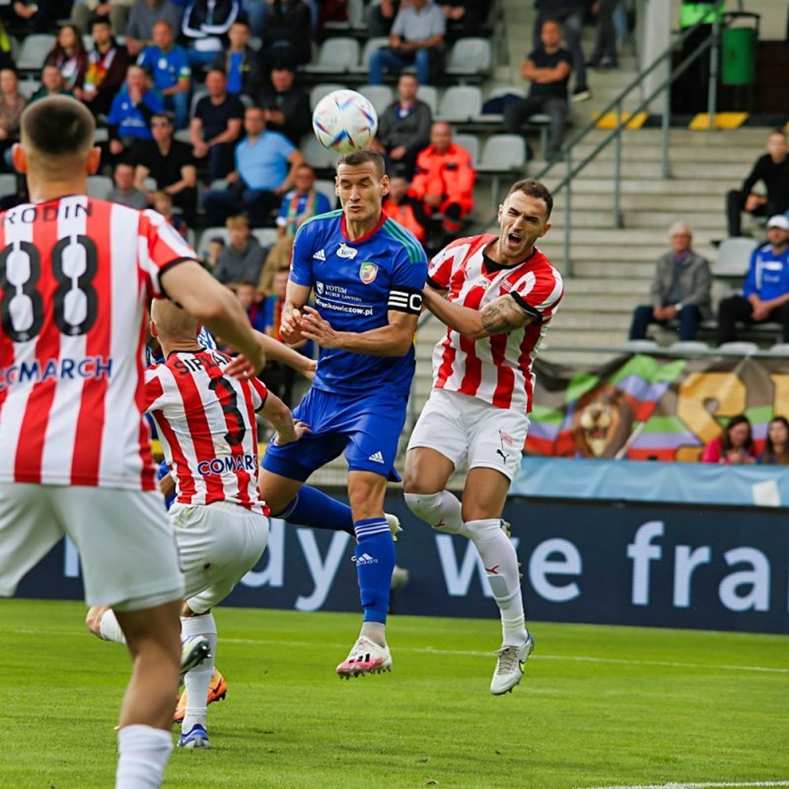 Ekstraklasa piłkarska - Miedź pierwszym spadkowiczem