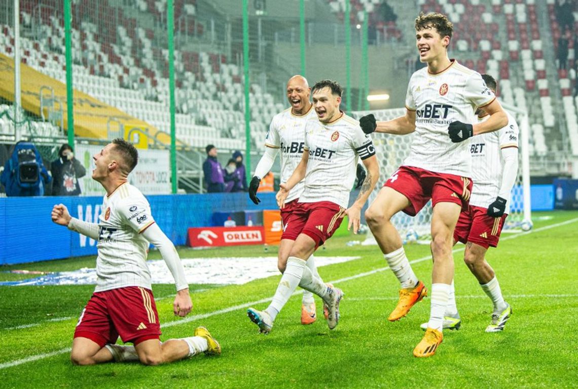 Ekstraklasa piłkarska - porażki Rakowa i Lecha, remis Legii