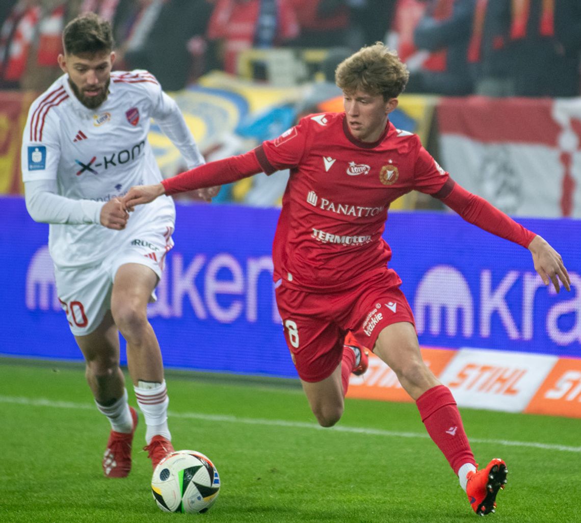 Ekstraklasa piłkarska - Raków coraz bliżej Lecha Ekstraklasa piłkarska - Raków coraz bliżej Lecha