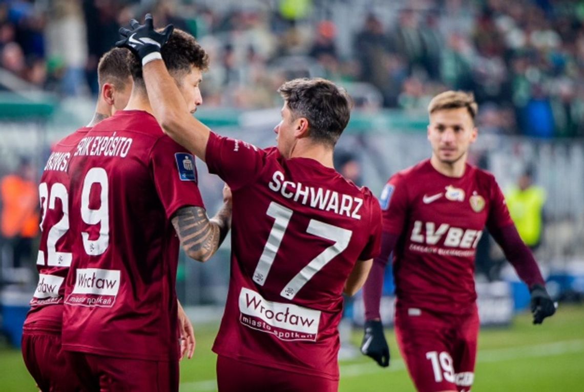 Ekstraklasa piłkarska - Śląsk ucieka, 13. gol Exposito, 13 meczów bez porażki lidera